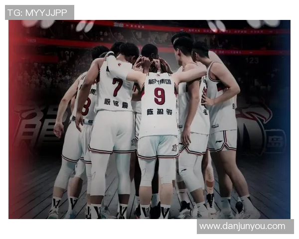 上海队与四川队在CBA赛场的激烈对决引发球迷热议与期待